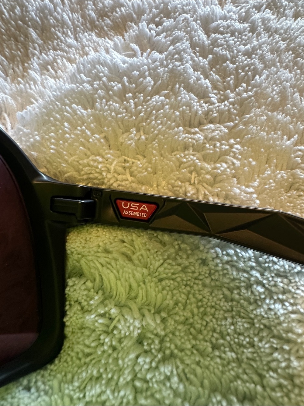 Oakley Shield Sunglasses with Pink-Red Mirrored Lens and Black Frame - Picture 3 of 8